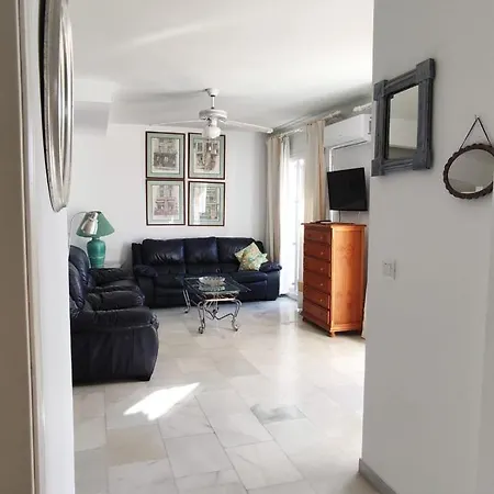 Spaciously Cosy 5b Close To Apartment Nerja
