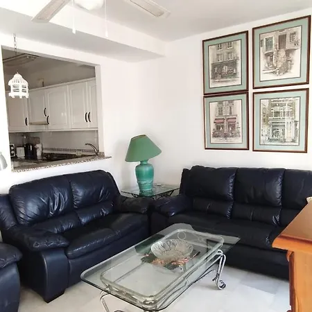 Spaciously Cosy 5b Close To Apartment Nerja
